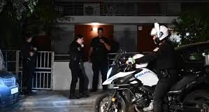 Θρίλερ στο Νέο Κόσμο με το ηλικιωμένο ζευγάρι που βρέθηκε νεκρό με όπλο δίπλα του: Φόνο και αυτοκτονία εξετάζουν οι Αρχές