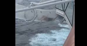 Τρόμος για επιβάτη κρουαζιερόπλοιου: Κόλλησε σε νεροτσουλήθρα πάνω από τον ωκεανό – Το βίντεο που συγκέντρωσε 7 εκατ. views