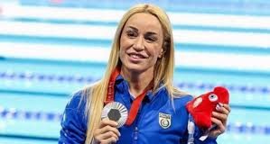 «Ο οδηγός θα υποστεί τις κυρώσεις» – Η θέση του ΣΑΤΑ για το ταξί που αρνήθηκε στην Καρολίνα Πελενδρίτου να πάρει μαζί της τον σκύλο-οδηγό της