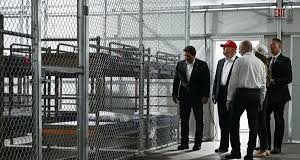 Εφετείο αποφασίζει ότι το κέντρο κράτησης μεταναστών «Αλκατράζ με Αλιγάτορες» μπορεί να παραμείνει ανοιχτό