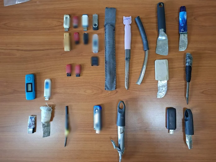 Επιχείρηση-σκούπα στις φυλακές Τρικάλων: Κατασχέθηκαν μαχαίρια και usb. Δικογραφίες σε 6 κρατούμενους