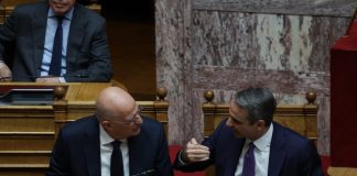 Αντιδρά ο Δένδιας για τον Άγνωστο Στρατιώτη – Ο Τασούλας επιχειρεί να δώσει διέξοδο στον Μητσοτάκη