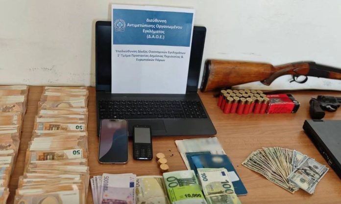 Από το Μενίδι μέχρι την Αντίπαρο: Ο λογιστής, η θεία και η δικογραφία του που… δεν τους πτόησε – Η ανώνυμη καταγγελία που ξεσκέπασε το κύκλωμα