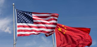 Κίνα: Αντιμέτωπη με νέα απειλή επιπρόσθετων τελωνειακών δασμών – Κατηγορεί τις ΗΠΑ για «δυο μέτρα και δυο σταθμά»