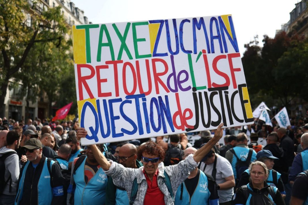 2025-10-02T123238Z_1429241506_RC2O3HAAZ2LU_RTRMADP_5_FRANCE-PROTEST-1-1200x800