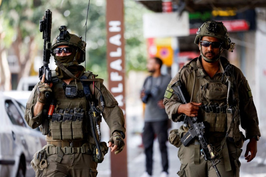 2025-10-09T120256Z_1204958714_RC298HAGIOIZ_RTRMADP_5_RELIGION-SUKKOT-HEBRON-1200x800