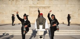 Άγνωστος Στρατιώτης: Πώς κατέληξε ο Δούκας στην απόφαση ότι η καθαριότητα ανήκει στην κυβέρνηση