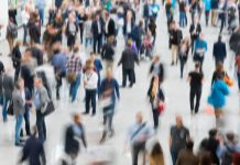 Μιλώντας με την κοινωνία ξανά