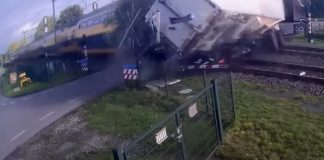 Ολλανδία: Σοκαριστικό βίντεο με τη στιγμή που τρένο συγκρούεται με φορτηγό σε διάβαση