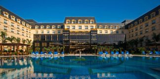 Daily Mail: Χλιδάτη ζωή για 150 στελέχη της Χαμάς σε πολυτελές ξενοδοχείο στην Αίγυπτο