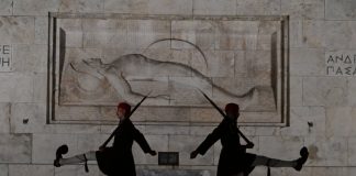 Καρυστιανού για Άγνωστο Στρατιώτη: Θα κάνουμε καθιστικές διαμαρτυρίες, ας έρθουν τα ΜΑΤ να μας συλλάβουν