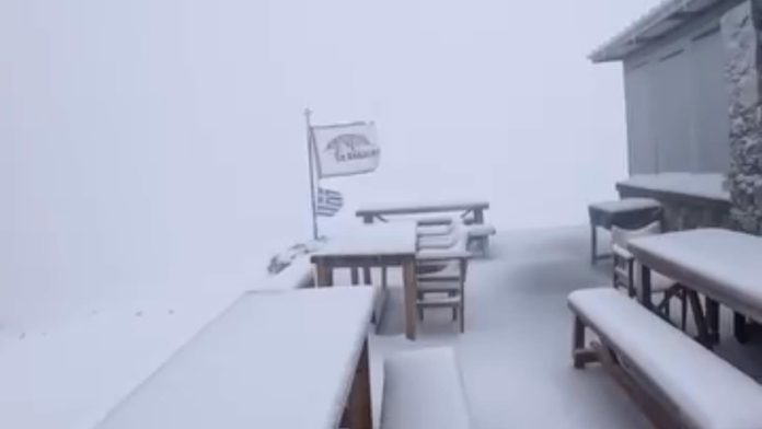 Έπεσε το πρώτο χιόνι της σεζόν