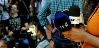 Καβγάδες πίσω από τις κάμερες: Τηλεσχολιαστής, πρώην συνδικαλιστής της ΕΛ.ΑΣ εναντίον δημοσιογράφων – Καταγγελία από την ΕΣΗΕΑ