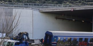 Τραγωδία στα Τέμπη: Τι ψάχνουν (και πώς) στην εκταφή