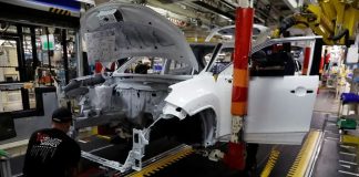 Γερμανία: Συναγερμός στην αυτοκινητοβιομηχανία από την έλλειψη ημιαγωγών – Πιθανή αναστολή γραμμών παραγωγής