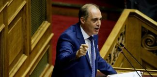 Χαμός με τον Κυριακο Βελόπουλο στη βουλή: Μητσοτάκη εσύ έδενες στα κορδόνια σου στον Άγνωστο Στρατιώτη και μιλάς;