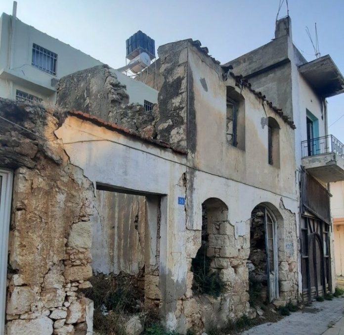 Ζωή στα συντρίμμια: Η ανείπωτη εγκατάλειψη του Αρκαλοχωρίου τέσσερα χρόνια μετά τον σεισμό