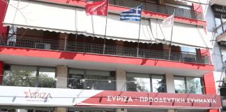 Έχουν πιάσει αράχνες στην Κουμουνδούρου