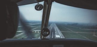 Κρήτη: Αναγκαστική προσγείωση αεροπλάνου λόγω μεθυσμένης επιβάτιδας – Ήταν εκτός εαυτού