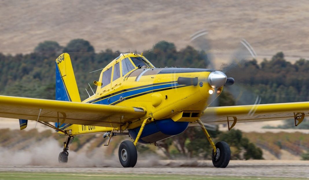 Rowland,Flat,,Australia,-,April,14,,2013:,Air,Tractor,802