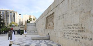 Ξεσηκωμός στον Δήμο Αθηναίων: Οργή για την ιδιωτικοποίηση της καθαριότητας στον Άγνωστο Στρατιώτη – «Ραντεβού στα δικαστήρια» με την κυβέρνηση