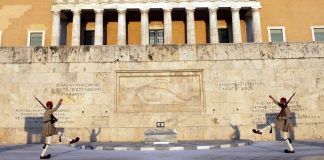 Διευκρινίσεις για τον Άγνωστο Στρατιώτη – Στην Αστυνομία η φύλαξη, στο Άμυνας η προστασία και η συντήρηση