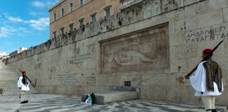 Βουλή: Κατατέθηκε η τροπολογία της κυβέρνησης για το Μνημείο του Άγνωστου Στρατιώτη – Τι προβλέπει