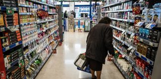 Ακρίβεια: Τρόφιμα, ενοίκια και μεταφορές “αποτελειώνουν” τα νοικοκυριά – Οι τρεις παράγοντες που κρατούν τις τιμές ψηλά