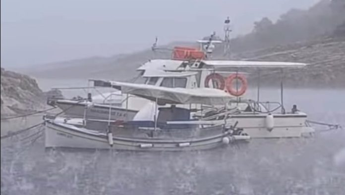 Σφοδρή χαλαζόπτωση έπληξε την Αλόννησο