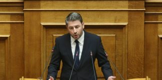 ΠΑΣΟΚ: Εύθραυστες ισορροπίες στο εσωτερικό, τα μηνύματα Ανδρουλάκη στους διαφωνούντες και το «νέο Ελσίνκι»