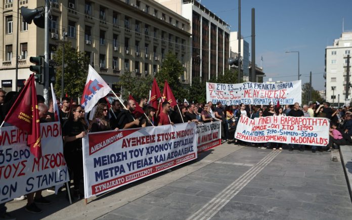 Politico: «Κράξιμο» για το 13ωρο – «Πανευρωπαϊκή πρωτιά το ελληνικό εργασιακό»