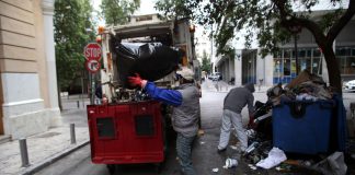 Ρόδος: Κουκουλοφόροι πέταξαν πέτρες και αυγά σε απορριμματοφόρο