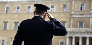 Με 12 κατηγορίες στο εδώλιο ο αστυνομικός της Βουλής και η σύζυγός του για την κακοποίηση των παιδιών τους