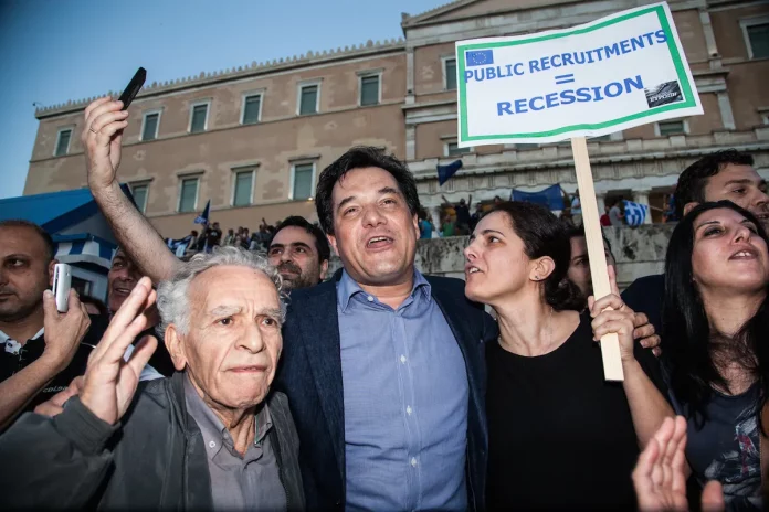 Πραγματικοί δημοσιογράφοι ξεφτίλισαν τον Γεωργιάδη: «Όταν ανέβαινες εσύ πάνω στο μνημείο ήταν καλά;