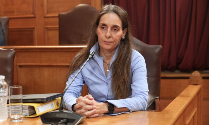 Ἀκυβέρνητη εἶναι μιά χώρα ὅταν ἐγκληματίες διώκουν ἀξιωματούχους