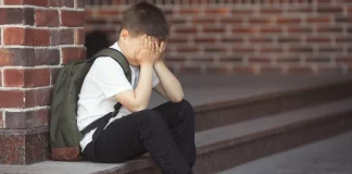 Συνελήφθησαν έξι ανήλικοι που επιτέθηκαν με γροθιές και κλωτσιές σε 13χρονο στο Μοσχάτο