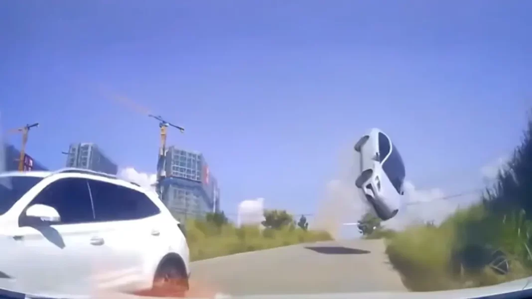 china_electric_car_fly_