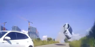 Κίνα: Η τρομακτική στιγμή που αυτοκίνητο χάνει τον έλεγχο και εκτοξεύεται 4 μέτρα στον αέρα