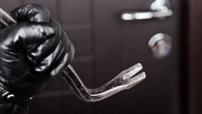 Ελεύθεροι ξανά οι ανήλικοι Ρομά που διέρρηξαν συνεργείο – Οι πολίτες κι οι επισκέπτες της Ρόδου πληρώνουν ακριβά την ανοχή του νόμου