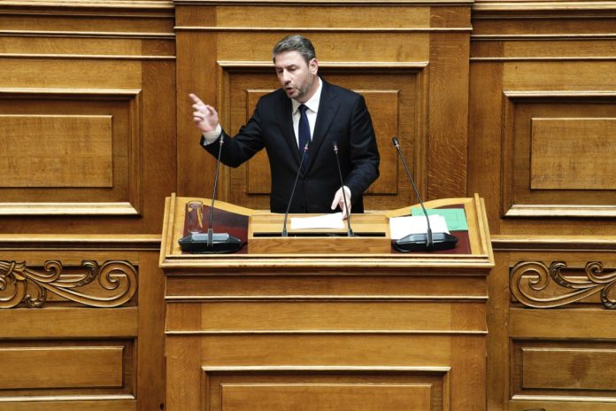 Ο Ανδρουλάκης, οι «δελφινομαχίες», ο Άγνωστος Στρατιώτης και οι… εργολάβοι καθαριότητας