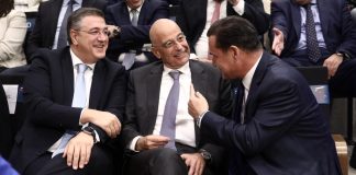 Δένδιας – Άδωνις: Από τα «καρφιά» στα γέλια και τα καλαμπούρια