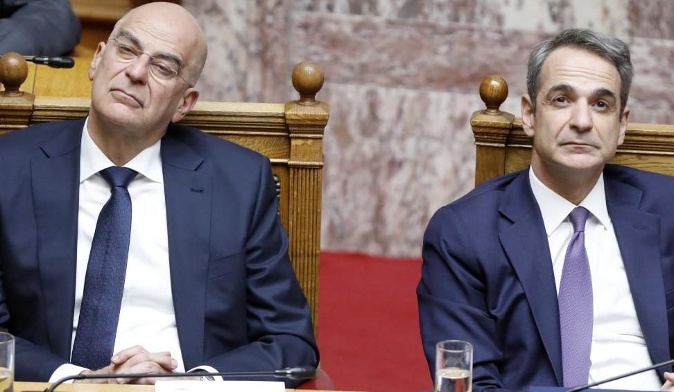 dendias-mitsotakis-e1761114645680