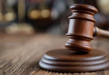 Λάρισα: Ποινή φυλάκισης δύο ετών στον 41χρονο που απείλησε μητέρα με τσεκούρι