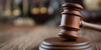 Λάρισα: Ποινή φυλάκισης δύο ετών στον 41χρονο που απείλησε μητέρα με τσεκούρι