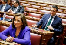 Η Ντόρα Μπακογιάννη εκνευρίζει το Μαξίμου – Το μέτωπο με τον Κικίλια και η διαφοροποίηση για Ρούτσι