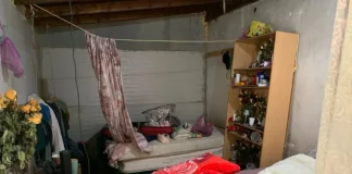 Βίντεο και φωτογραφίες από την επιχείρηση της ΕΛΑΣ για την εξάρθρωση κυκλώματος που εκμεταλλευόταν αλλοδαπούς εργάτες