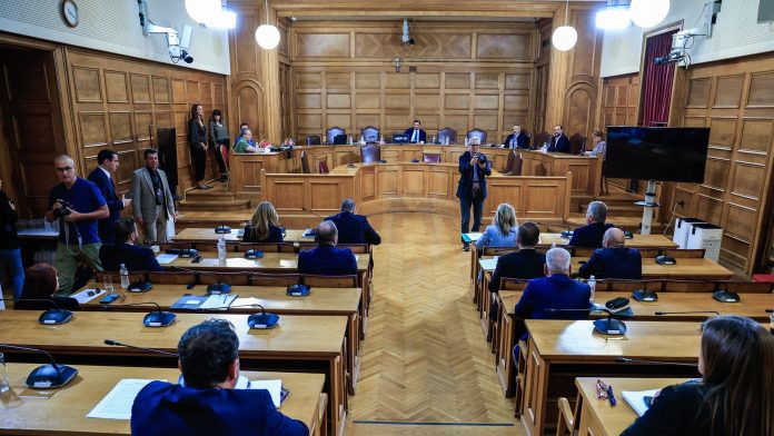 Εξεταστική ΟΠΕΚΕΠΕ: Εικόνα παρακμής και απαξίωσης με την κάτι-σαν-κατάθεση του «Φραπέ»