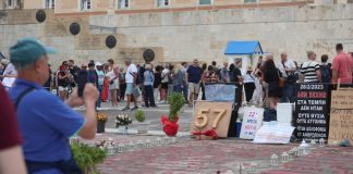 Η κυβέρνηση χωρίς βηματισμό: Από αναδίπλωση σε αναδίπλωση το Μαξίμου