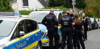 Μαχαίρωμα δημάρχου στη Γερμανία: Την θετή της κόρη «έδειξε» ως υπεύθυνη η 57χρονη – Δυο μαχαίρια με αίμα εντοπίστηκαν στο σπίτι