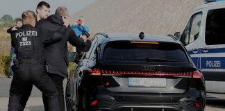 Όπως στη «Μεγάλη των μπάτσων σχολή»: «Εμφύλιος» με πυρά στρατού – αστυνομίας στη Βαυαρία